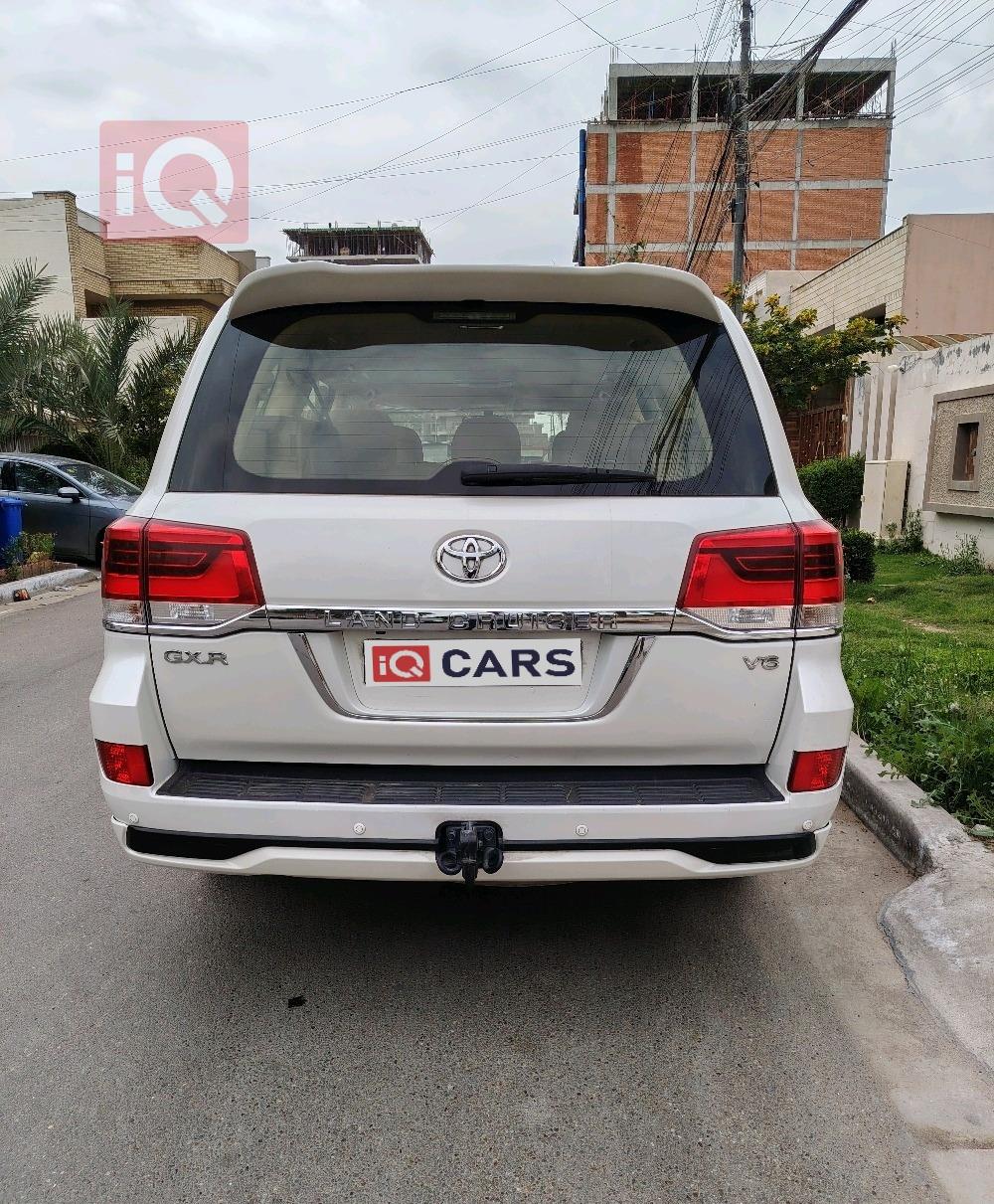 تۆیۆتا لاند کروزەر